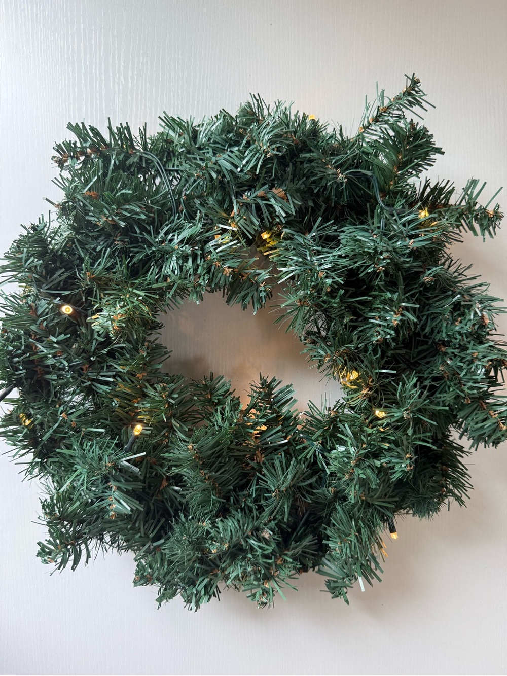 Christmas Holiday Wreath Lighted LED Lights Battery Operated Timer Pre Lit NWOT